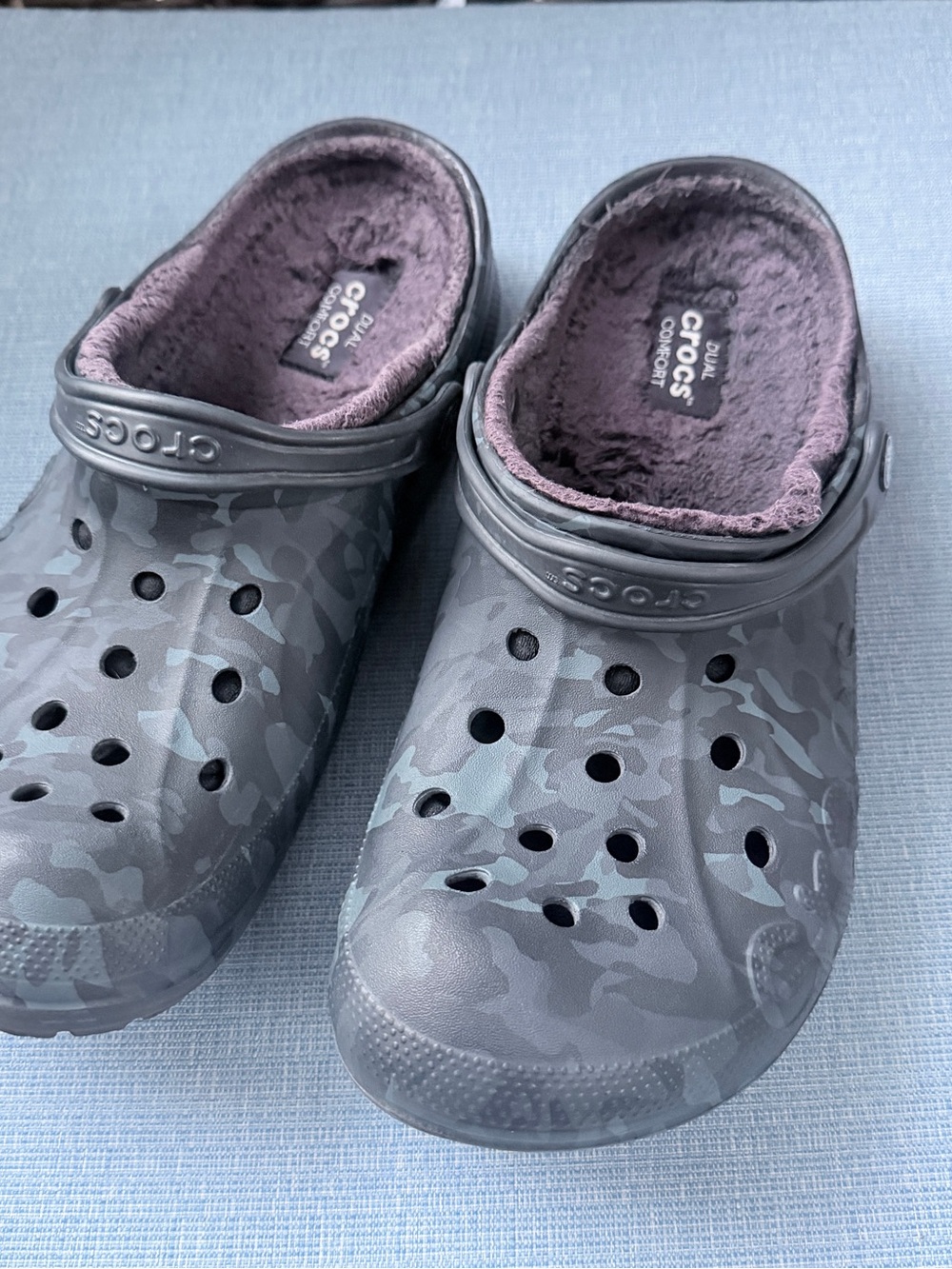 Crocs Classic Lined Clog Unisex Men’s 11 Women’s 13 Gray Camo Slip-On Slipper